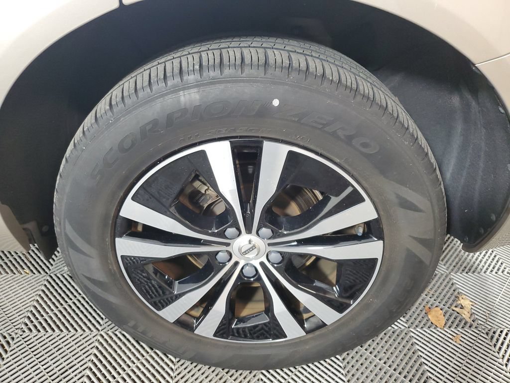 Certified 2024 Volvo XC60 B5 Core w/ Protection Package Premier AWD/4WD image 13