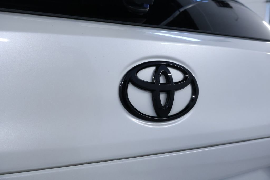 Used 2023 Toyota Corolla Cross XSE w/ Convenience Package image 9