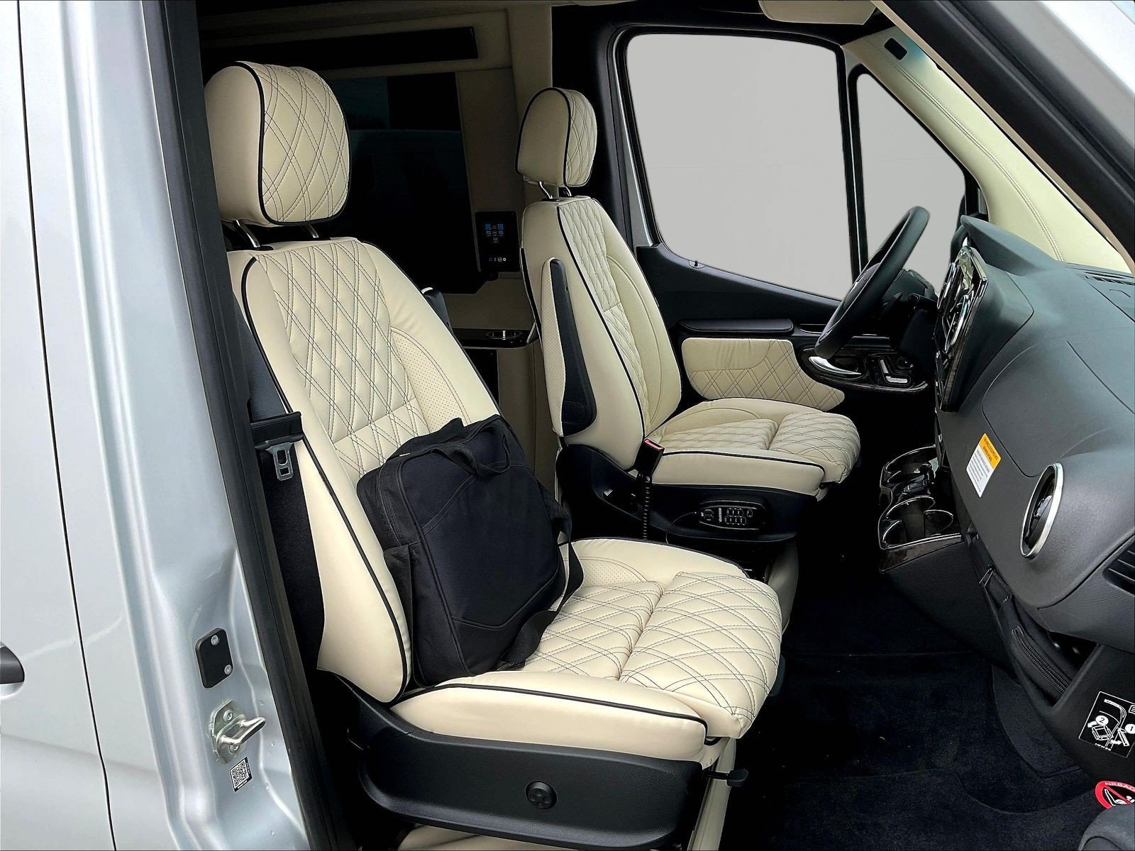 Used 2022 Mercedes-Benz Sprinter 2500 image 27