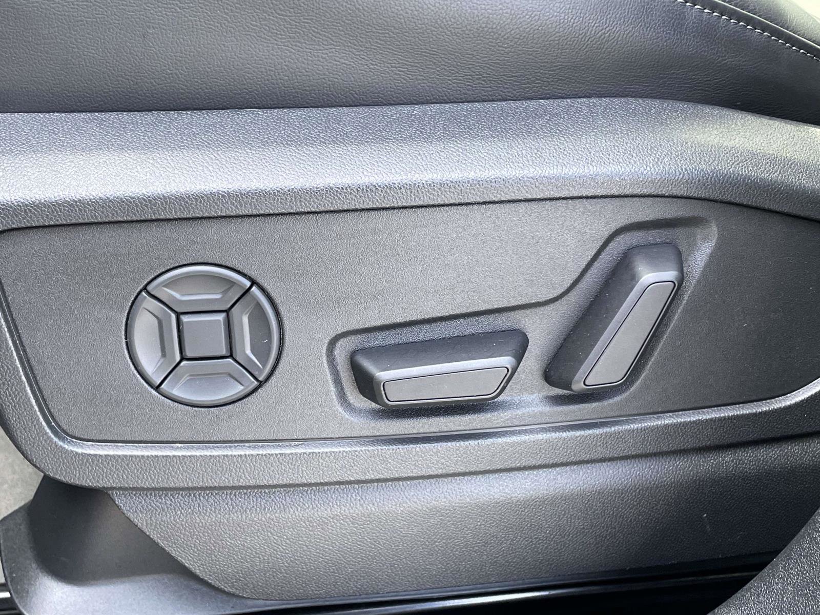 Used 2025 Audi Q5 Premium Plus w/ Premium Plus image 16