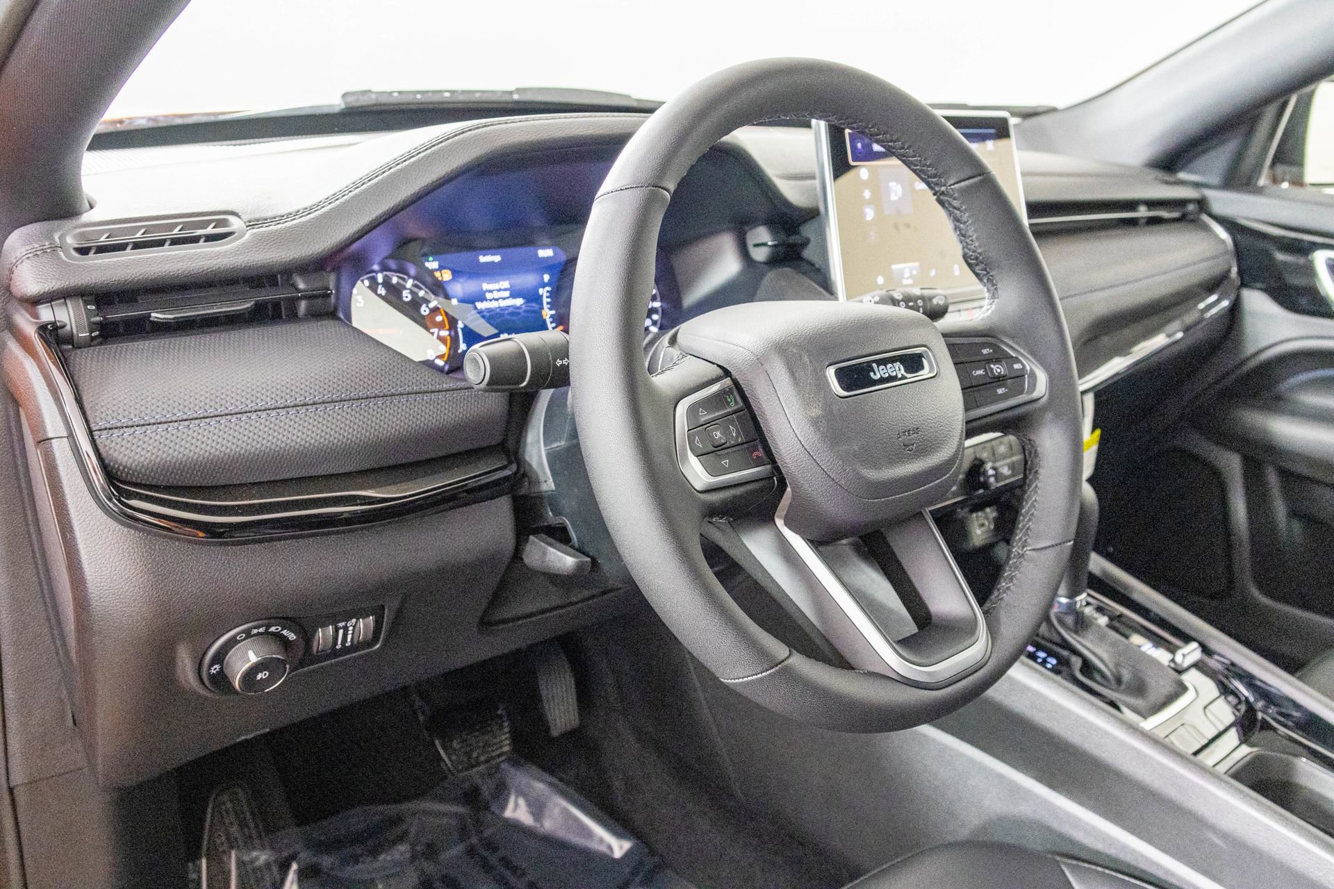 New 2026 Jeep Compass Latitude image 3