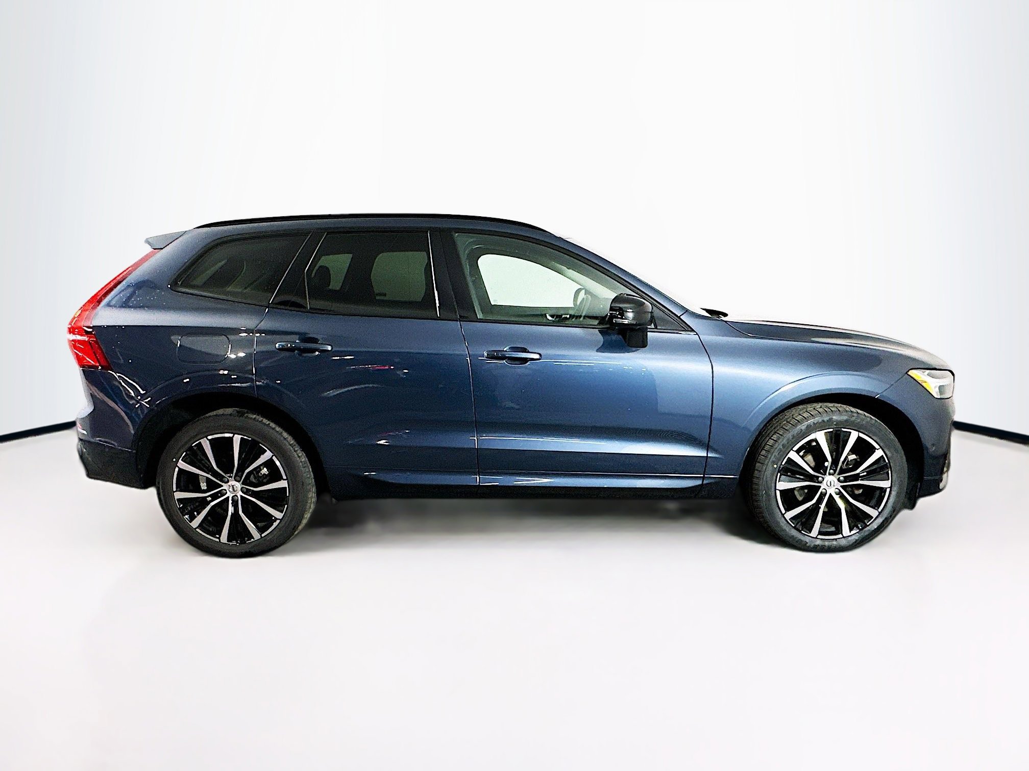 Used 2024 Volvo XC60 B5 Plus image 10