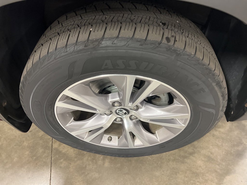 Used 2016 Toyota Highlander LE image 8