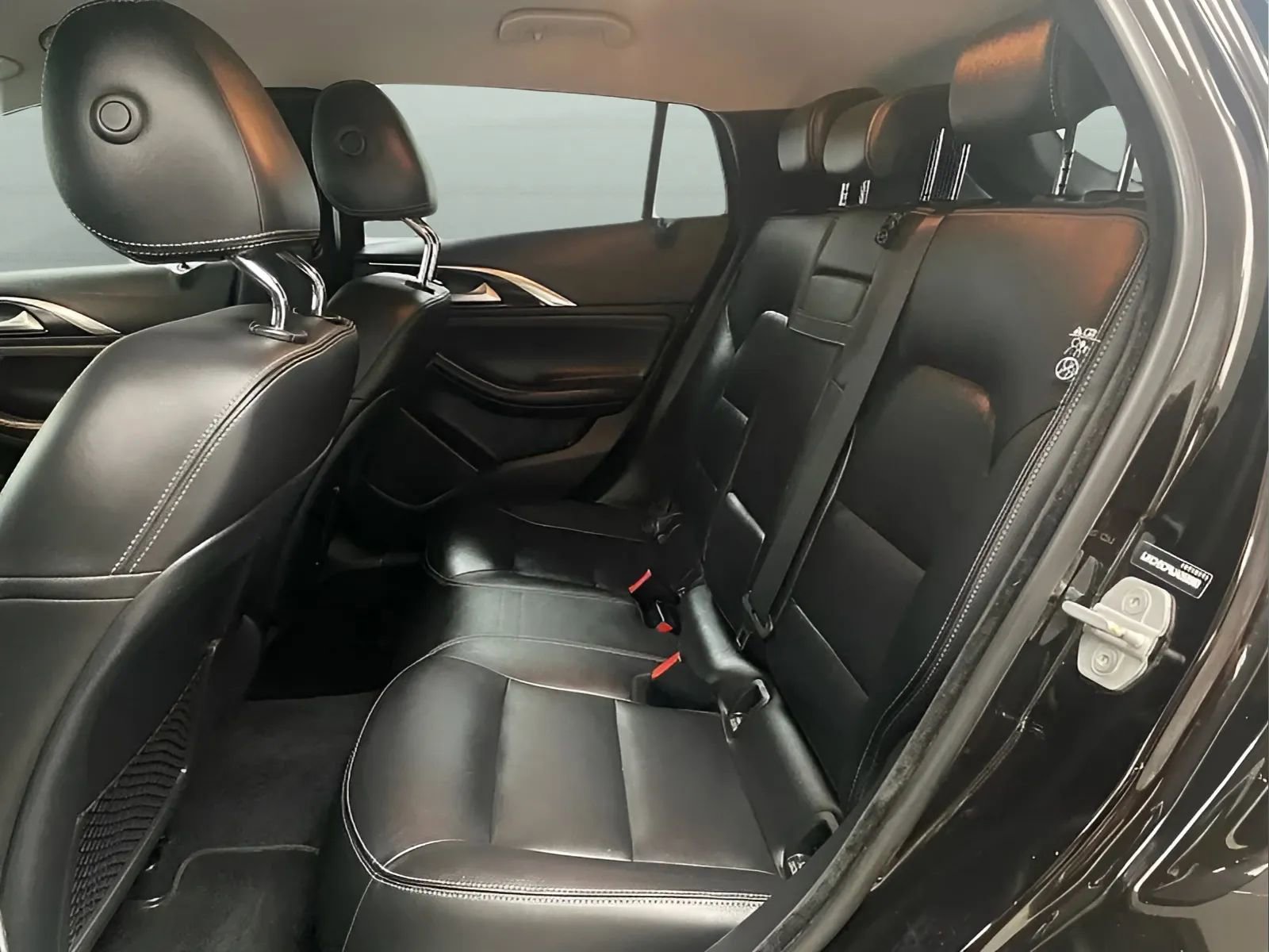 Used 2018 INFINITI QX30 FWD image 11