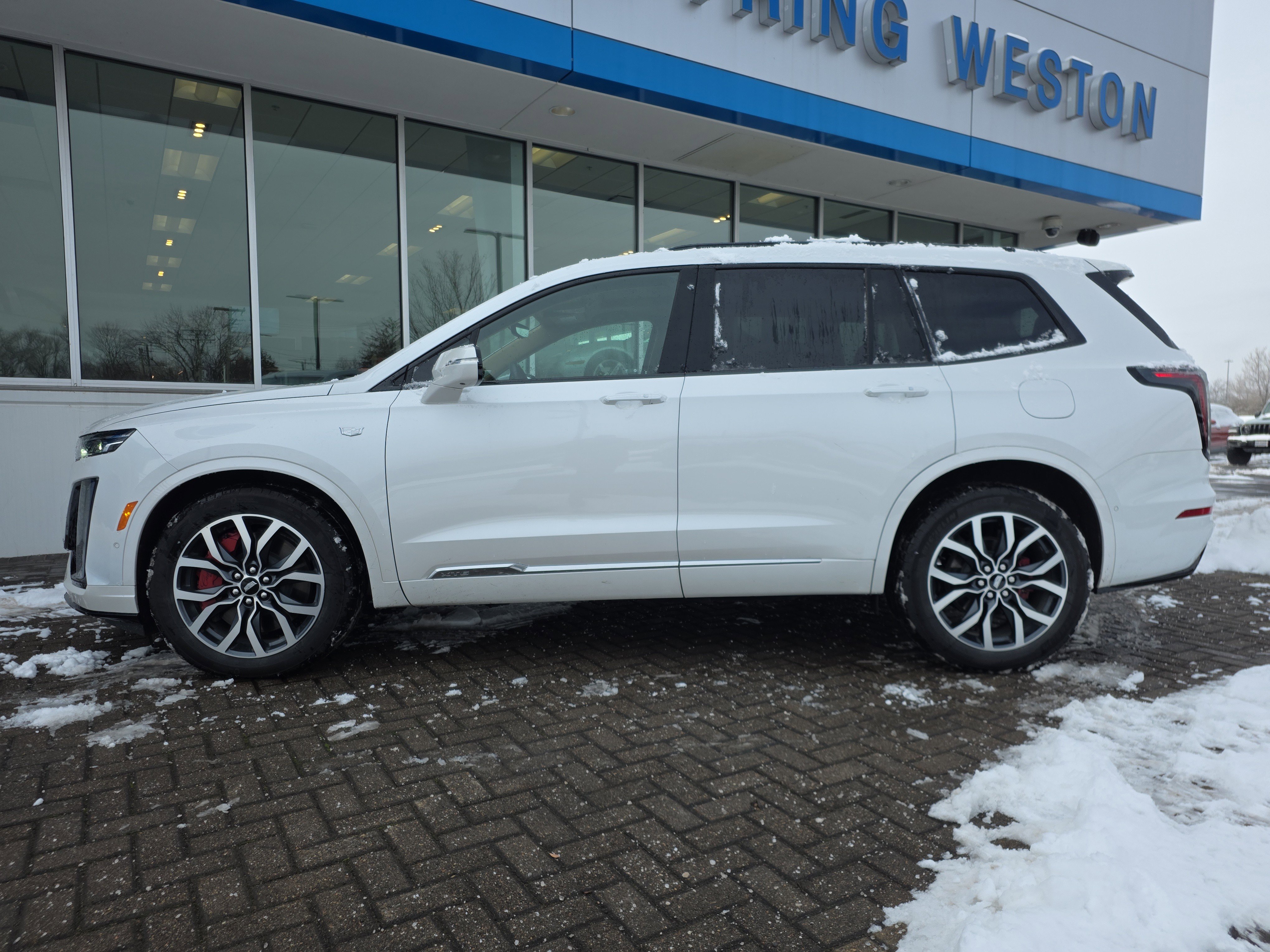 Used 2025 Cadillac XT6 Sport w/ Platinum Package image 2