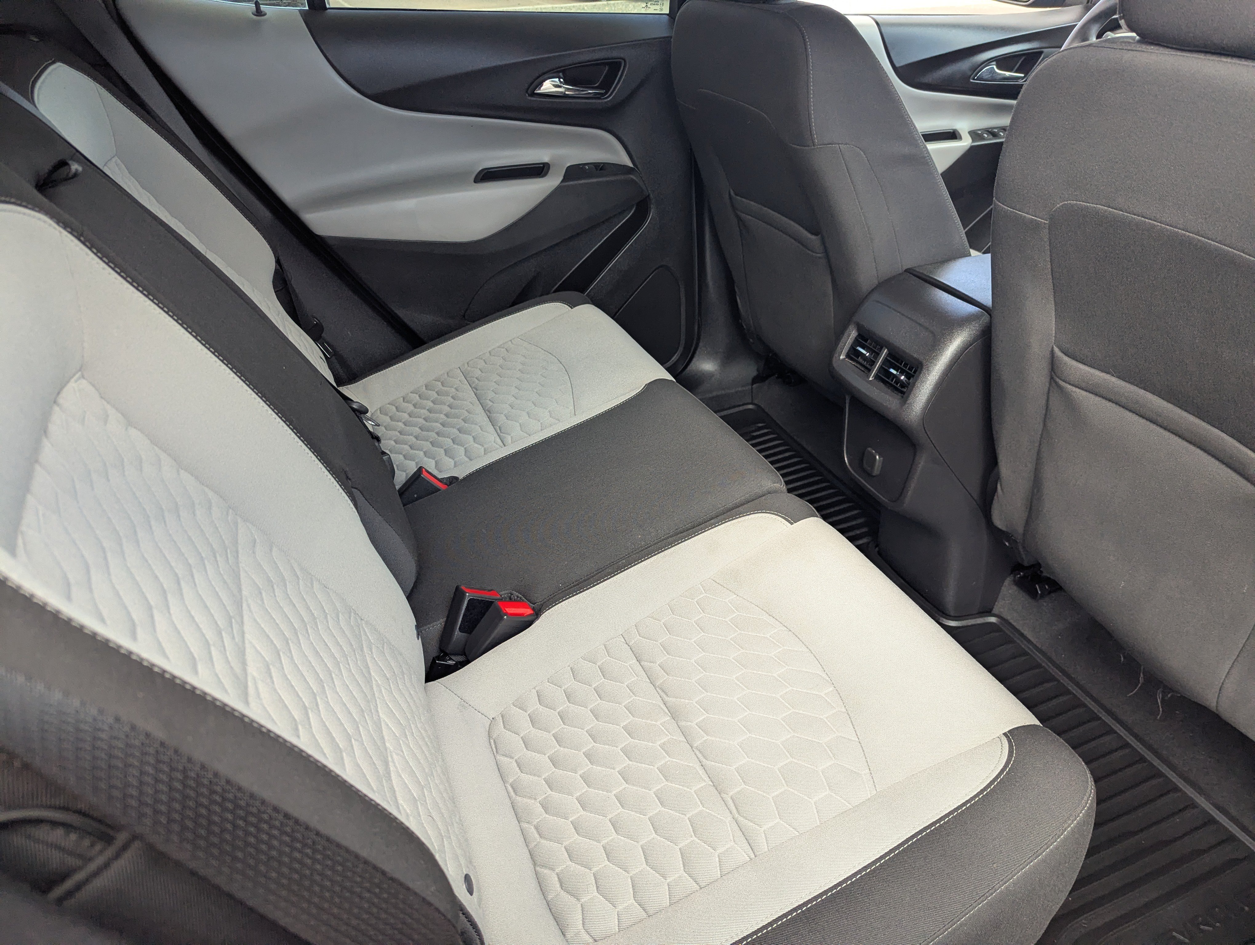 Used 2018 Chevrolet Equinox LS FWD image 13