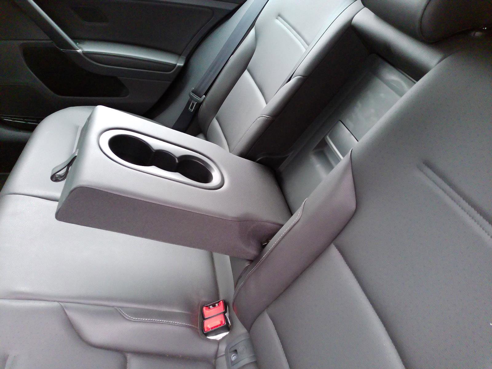 Used 2015 Volkswagen Golf TDI S image 30