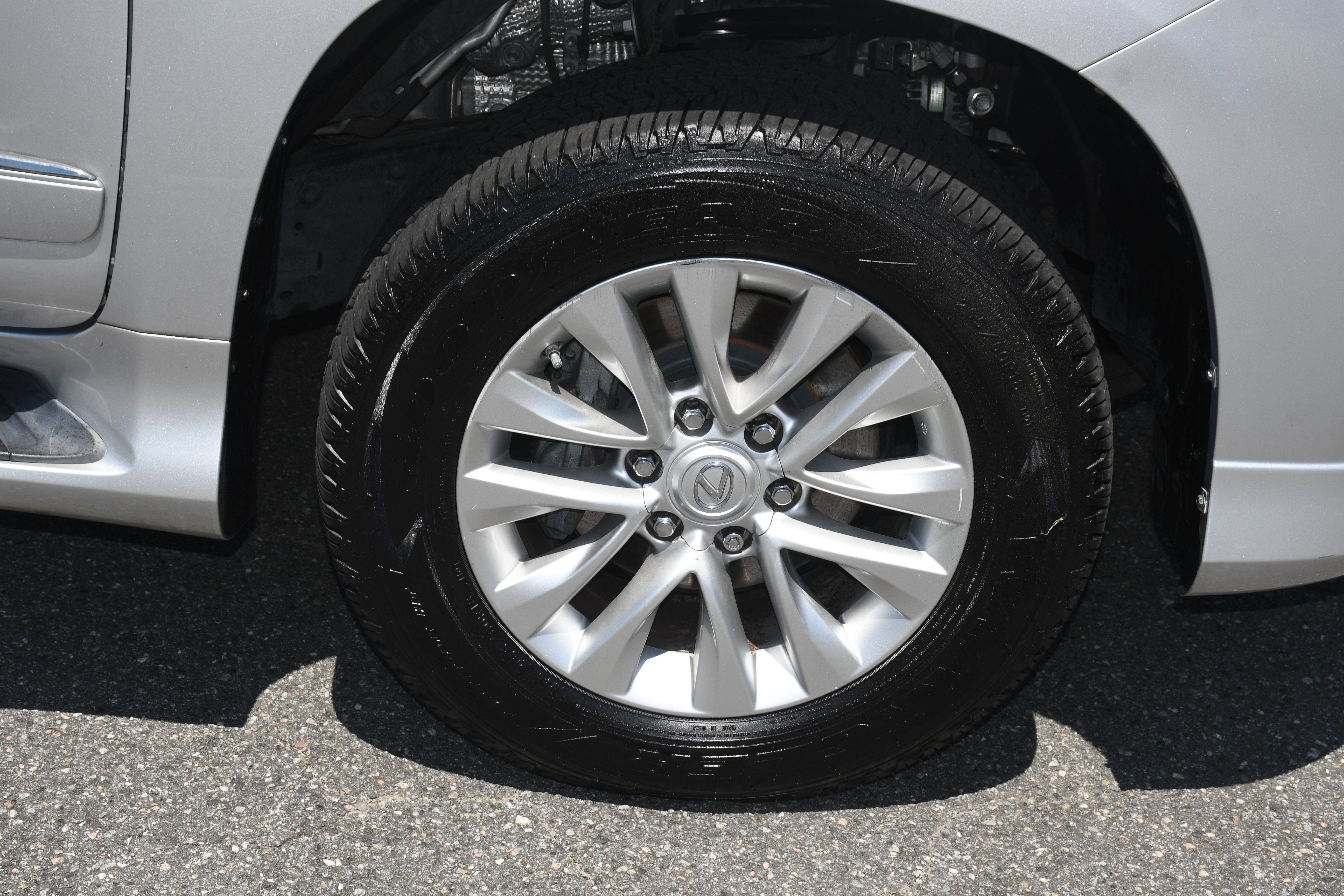 Used 2015 Lexus GX 460 w/ Premium Package AWD/4WD image 24