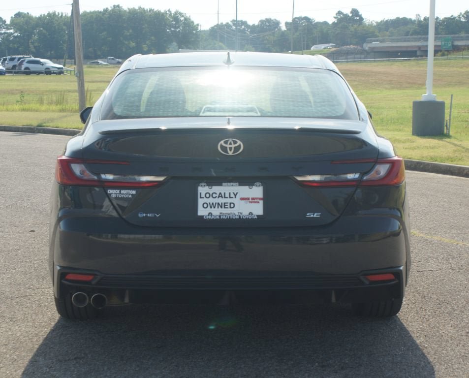Used 2025 Toyota Camry SE FWD image 3