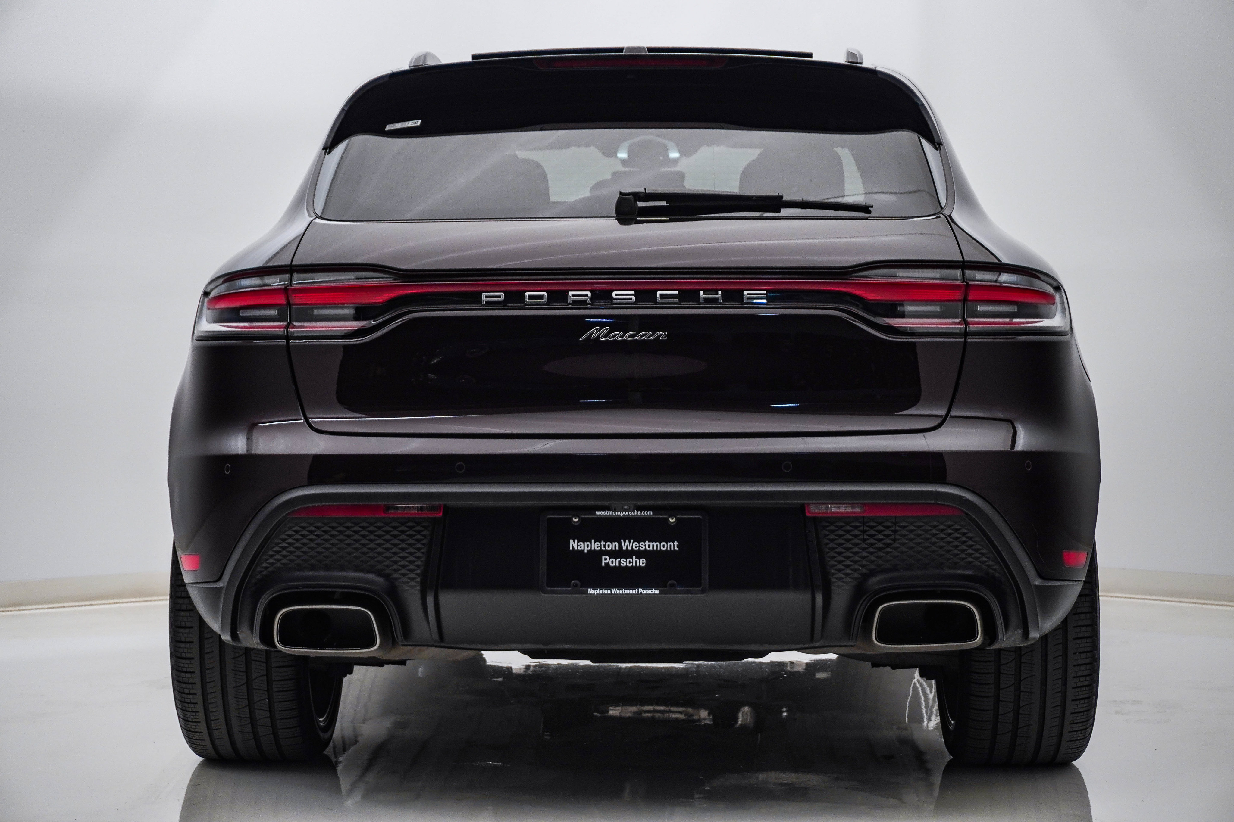 Certified 2023 Porsche Macan Turbo AWD/4WD image 11