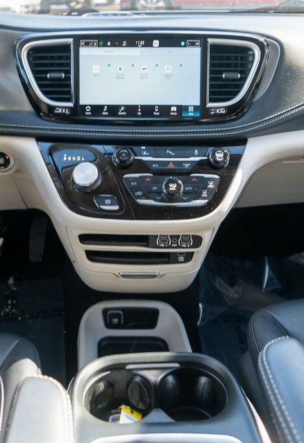 Used 2023 Chrysler Pacifica Touring-L w/ Uconnect Theater Family Group image 19
