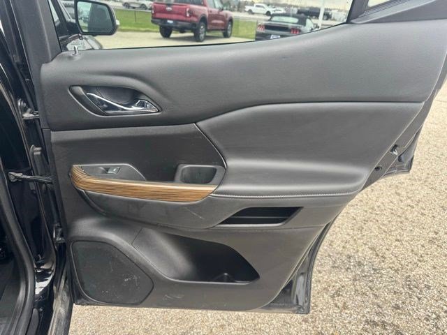 Used 2023 GMC Acadia SLE w/ Driver Convenience Package image 31