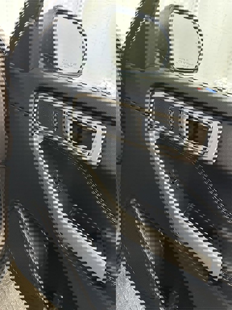 Used 2021 Ford Explorer XLT w/ Equipment Group 202A image 35