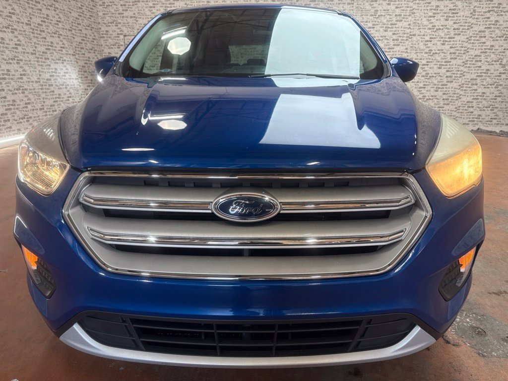 Used 2019 Ford Escape SE FWD image 2
