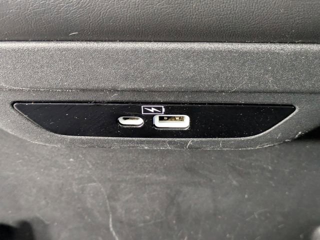 Used 2023 Chrysler Pacifica Touring-L image 23