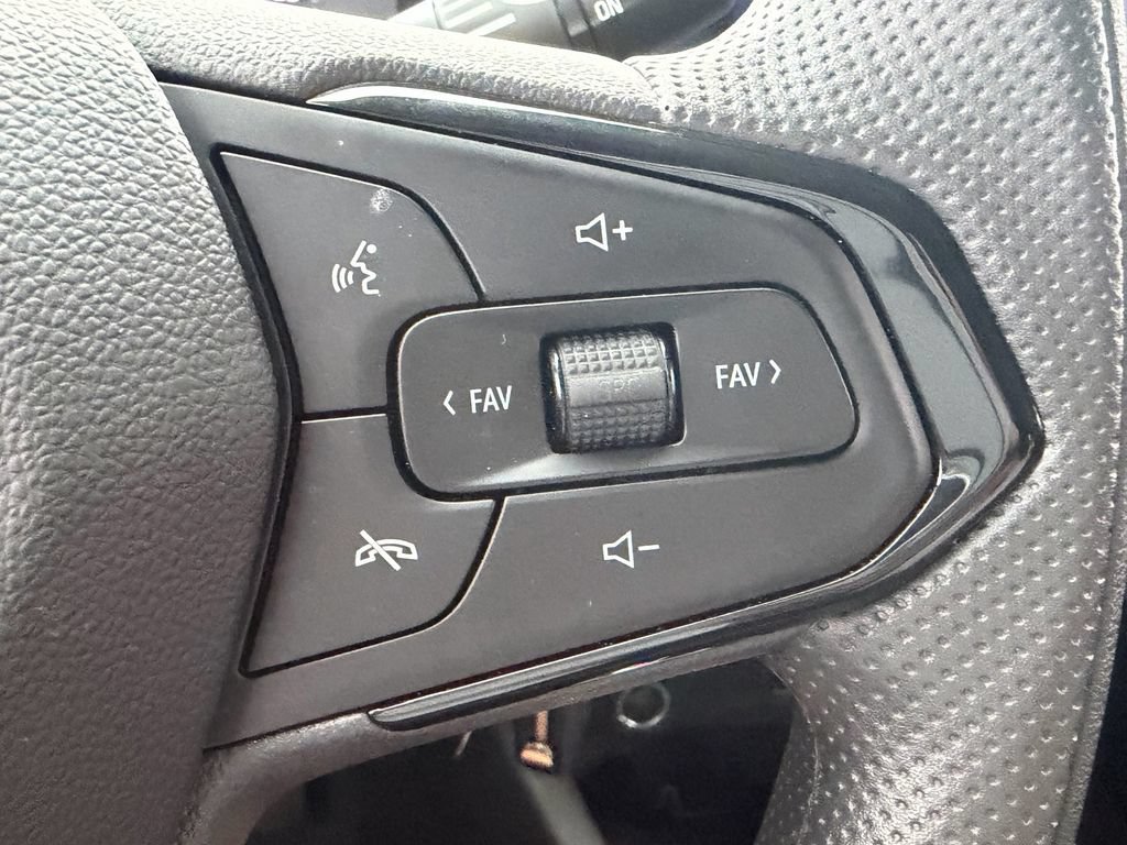 Used 2025 Chevrolet Trax LS w/ LS Convenience Package FWD image 25