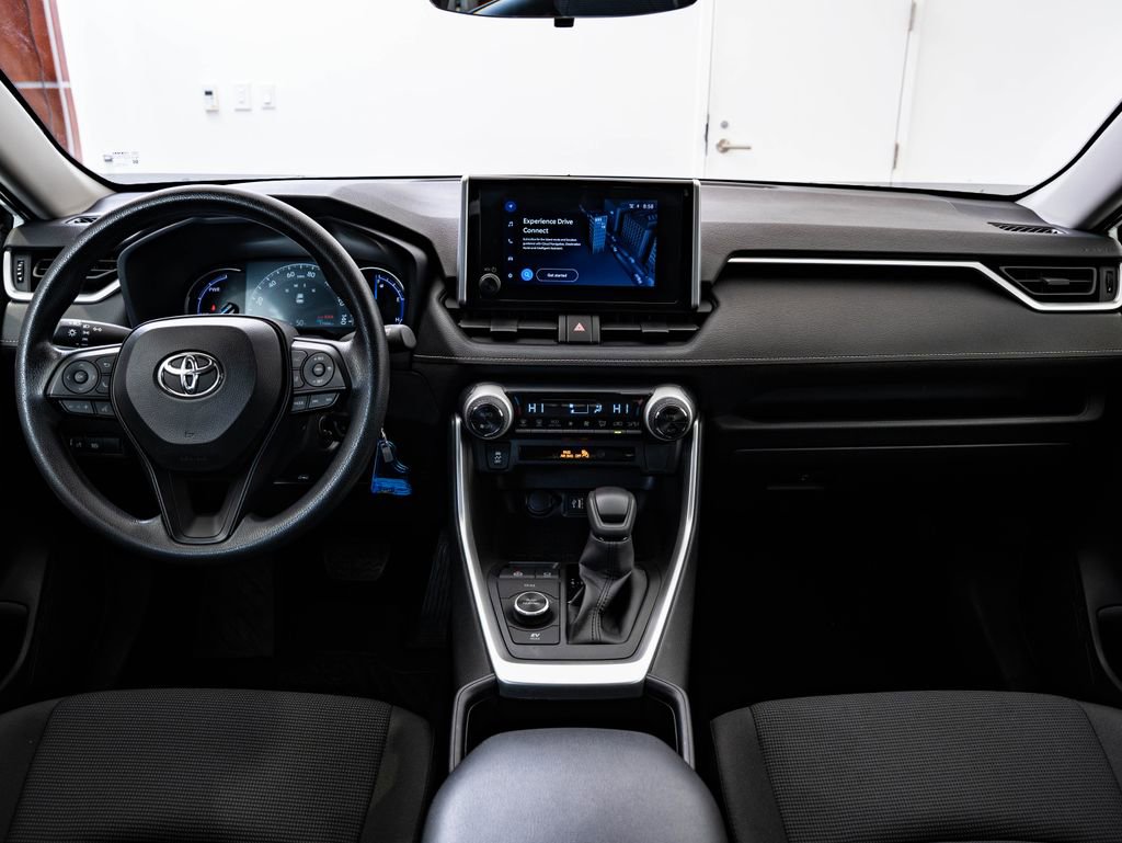 Used 2025 Toyota RAV4 LE AWD/4WD image 31