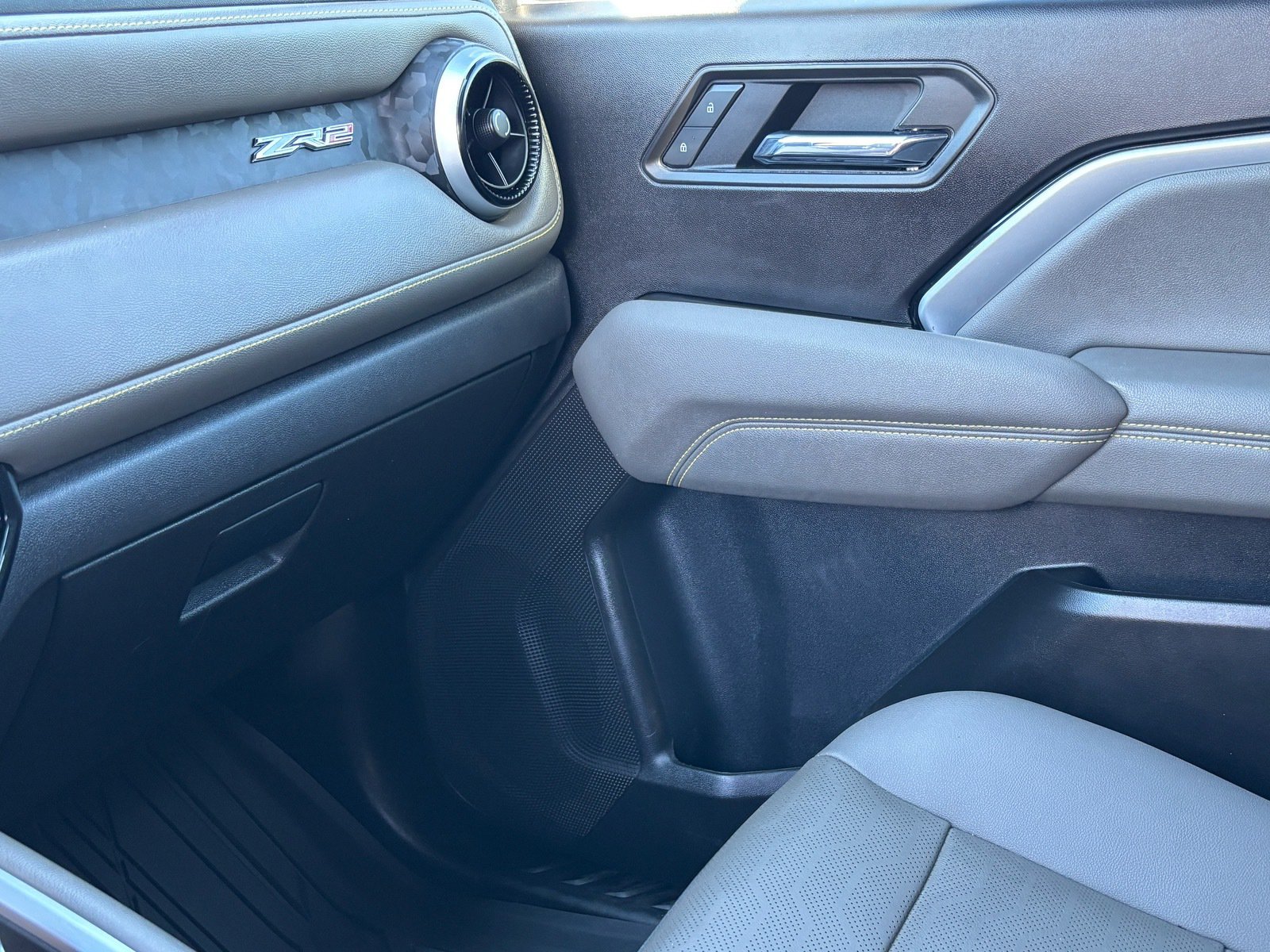 Used 2025 Chevrolet Colorado ZR2 AWD/4WD image 19