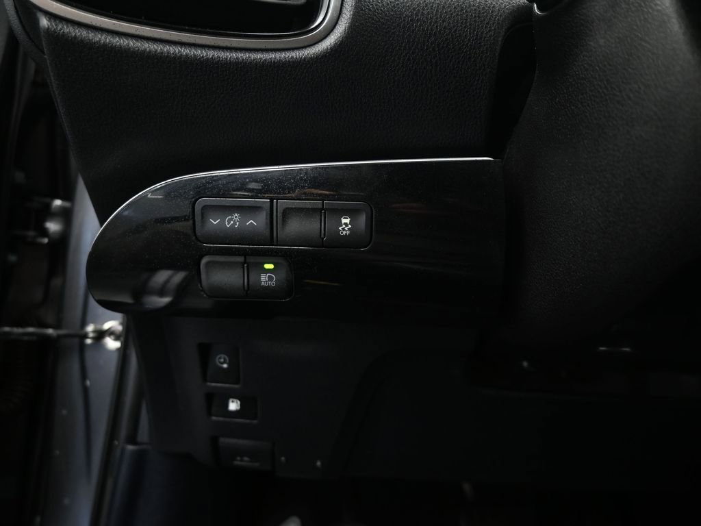 Used 2018 Toyota Prius Prime Plus image 11