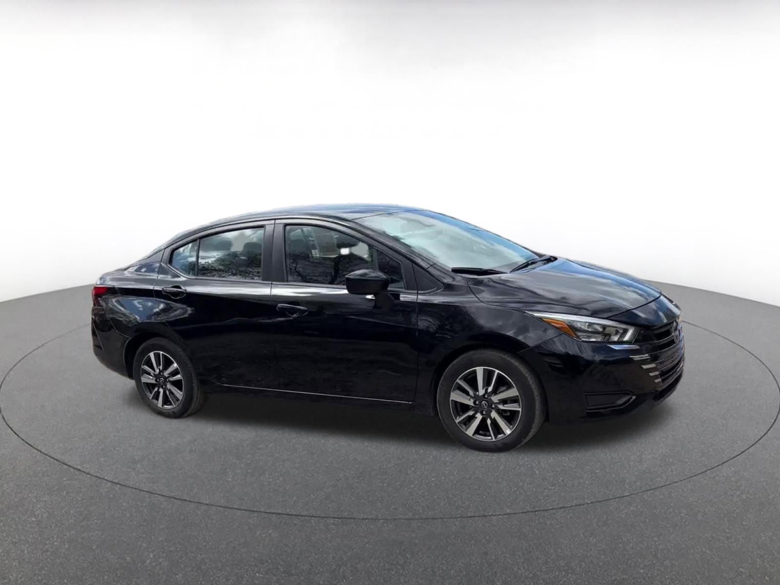 Used 2025 Nissan Versa SV FWD image 2