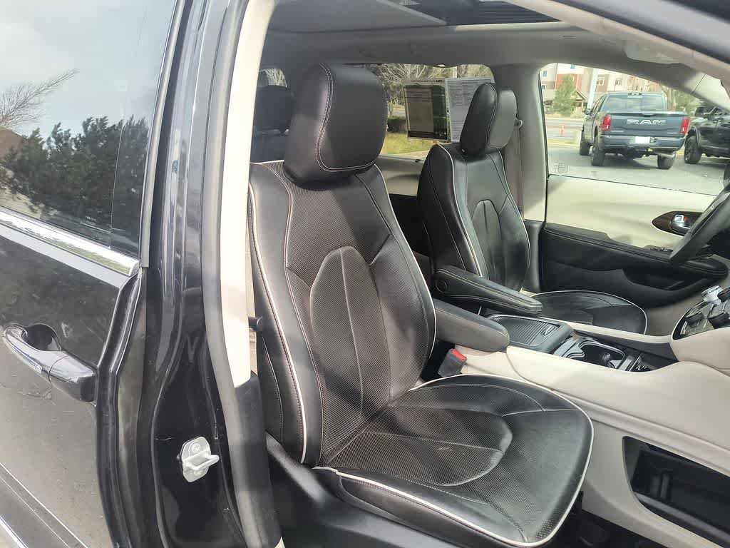 Used 2022 Chrysler Pacifica Limited image 26