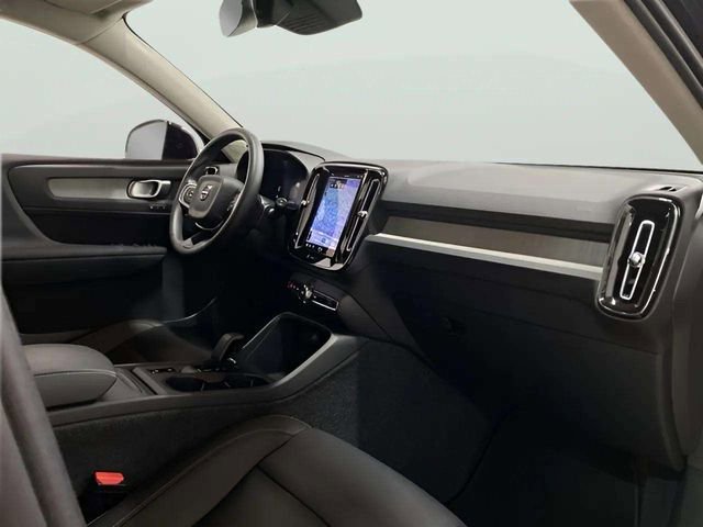 Used 2025 Volvo XC40 B5 Core image 64