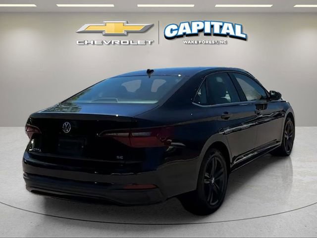 Used 2023 Volkswagen Jetta SE w/ Panoramic Sunroof Package FWD image 5