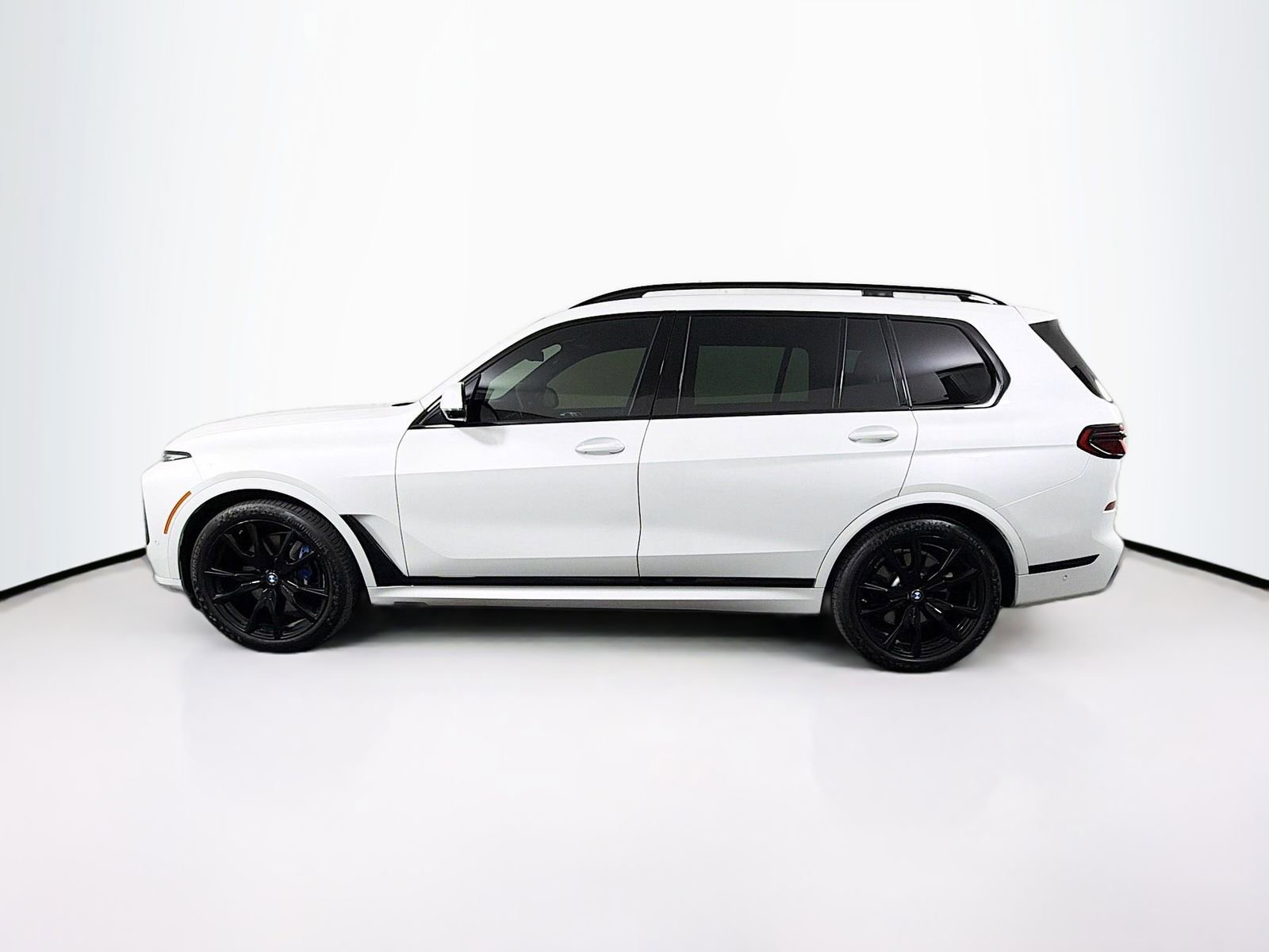 Used 2025 BMW X7 xDrive40i w/ Executive Package image 4