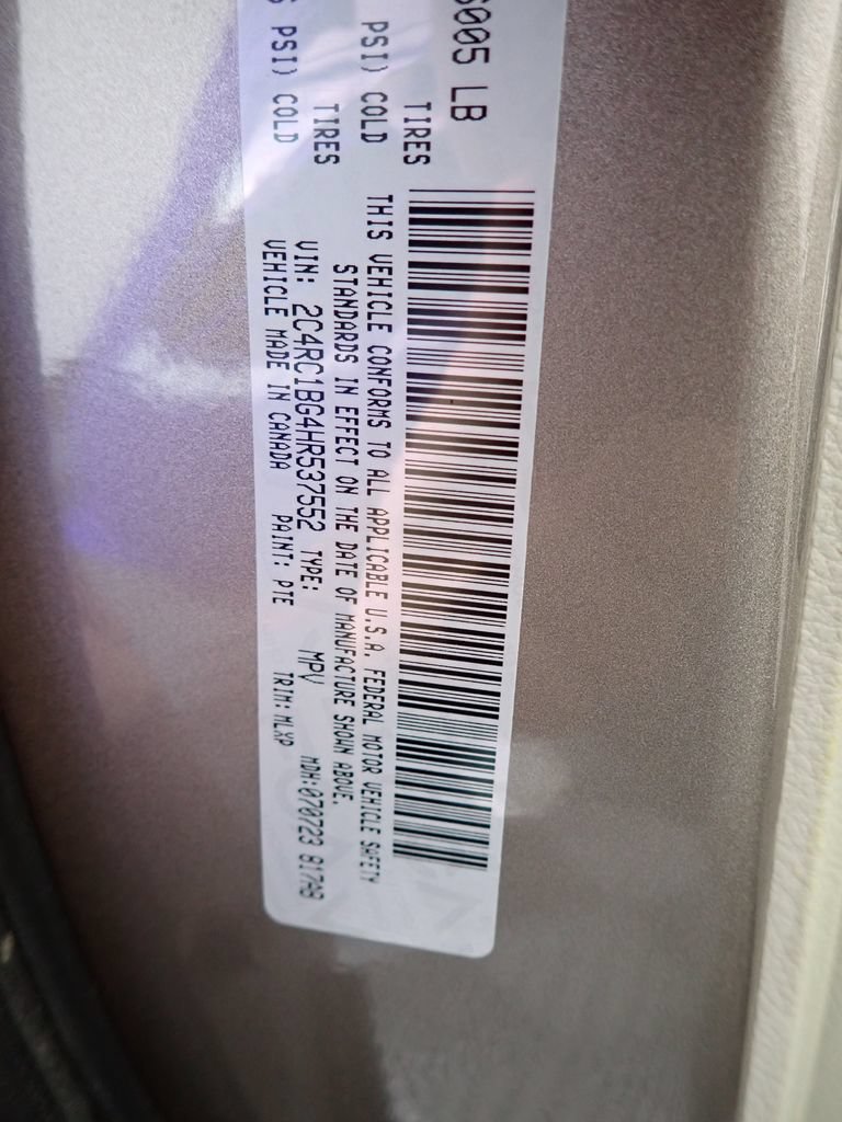 Used 2017 Chrysler Pacifica Touring-L w/ Tire & Wheel Group FWD image 45