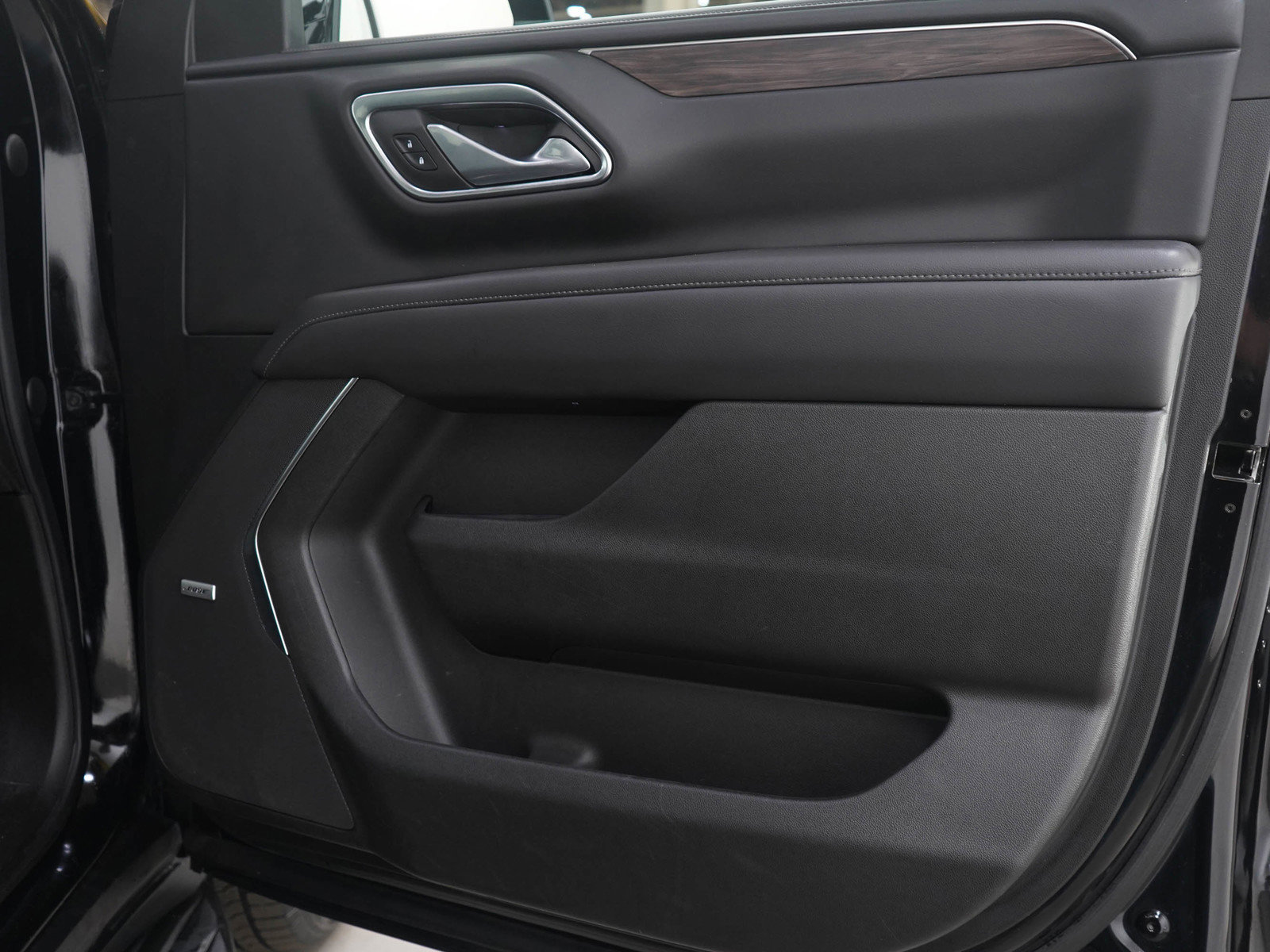 Used 2021 Chevrolet Suburban LT image 9