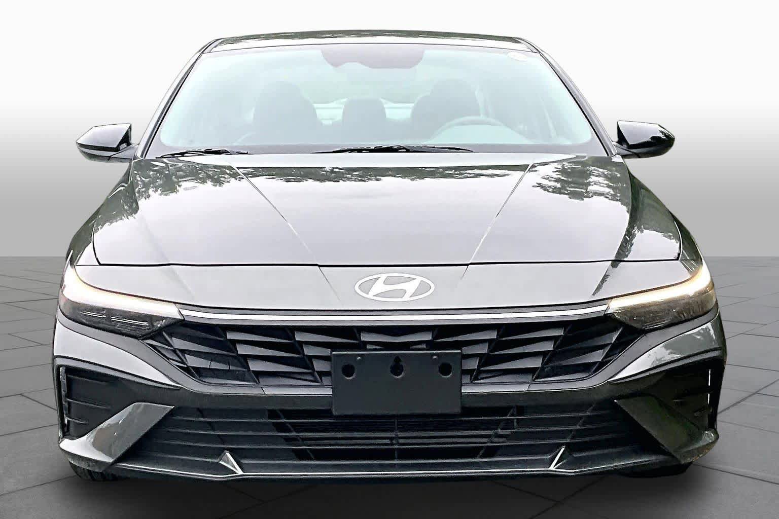 Used 2025 Hyundai Elantra Sport FWD image 3