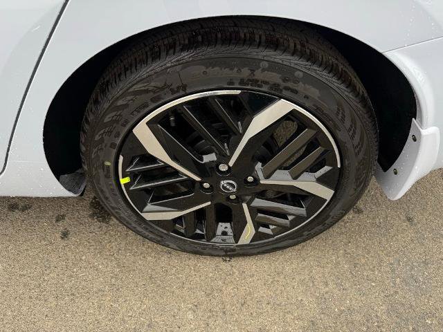 New 2025 Nissan Versa SR w/ Trunk Package image 9