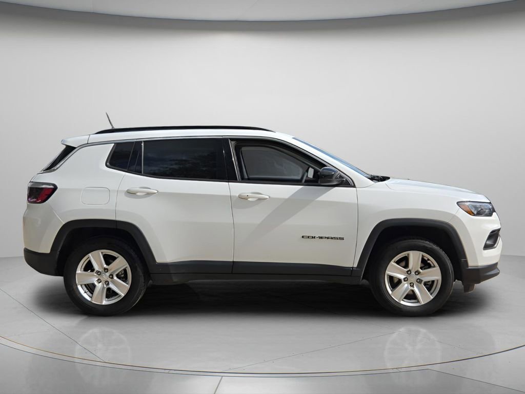 Used 2022 Jeep Compass Latitude image 8
