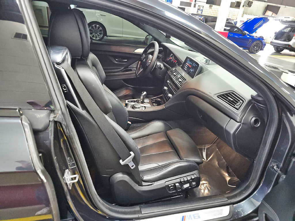 Used 2018 BMW M6 Gran Coupe RWD image 11