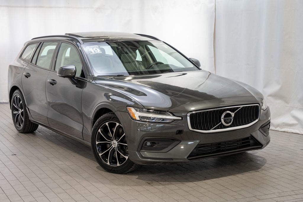 Used 2019 Volvo V60 T5 Momentum image 1