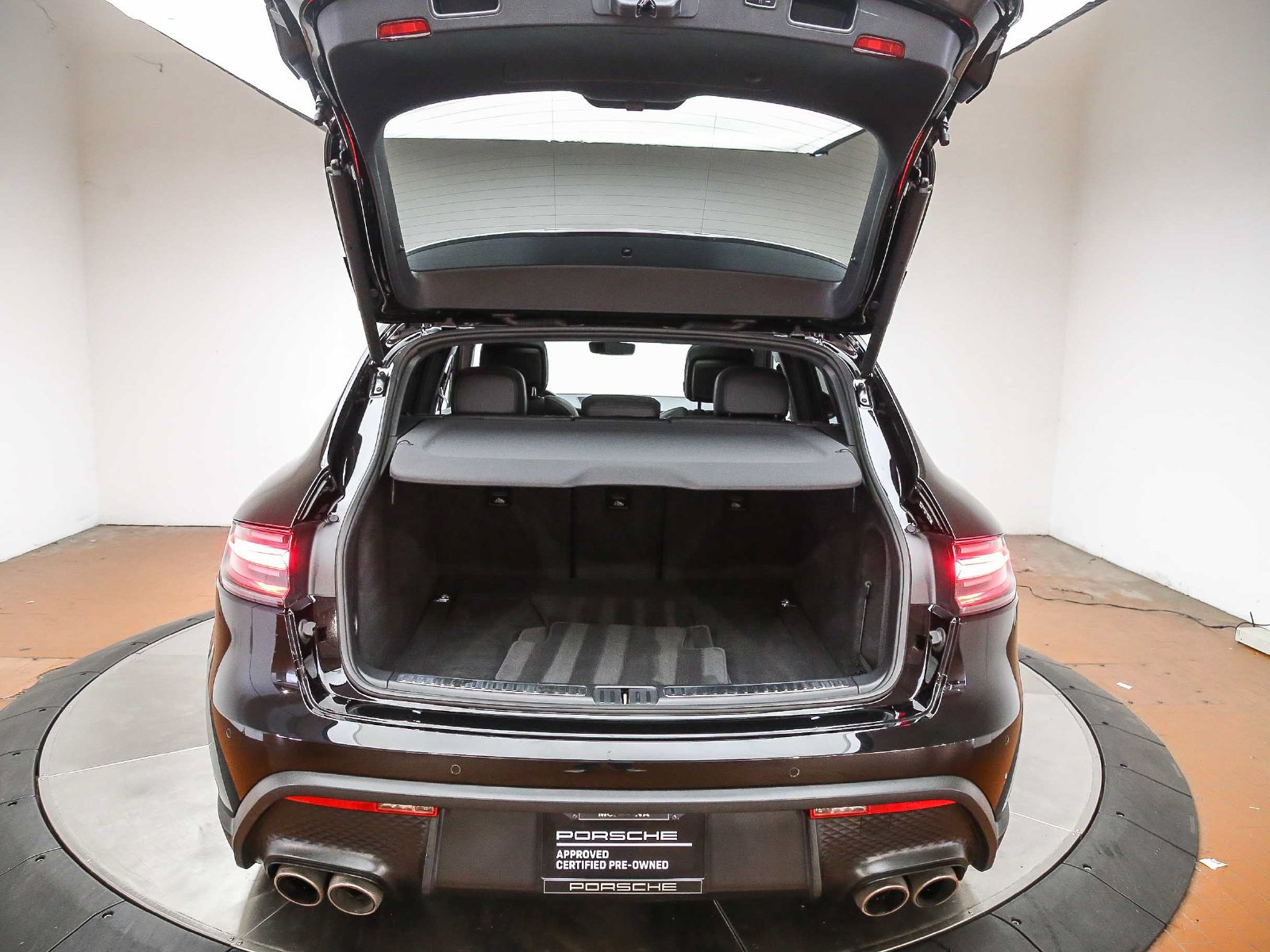 Certified 2022 Porsche Macan S AWD/4WD image 31