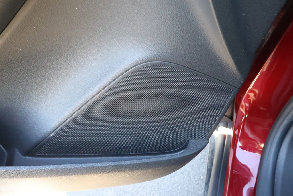 Used 2022 Chevrolet Trax LT w/ LT Convenience Package image 13