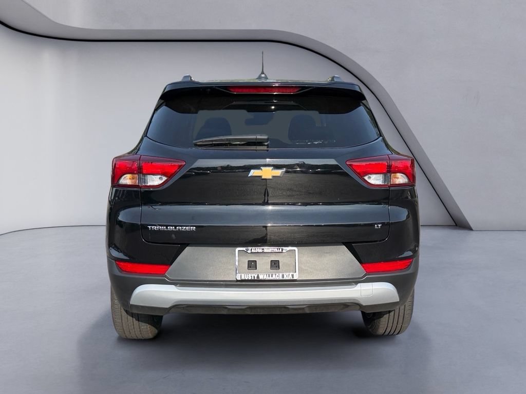 Used 2025 Chevrolet TrailBlazer LT FWD image 4