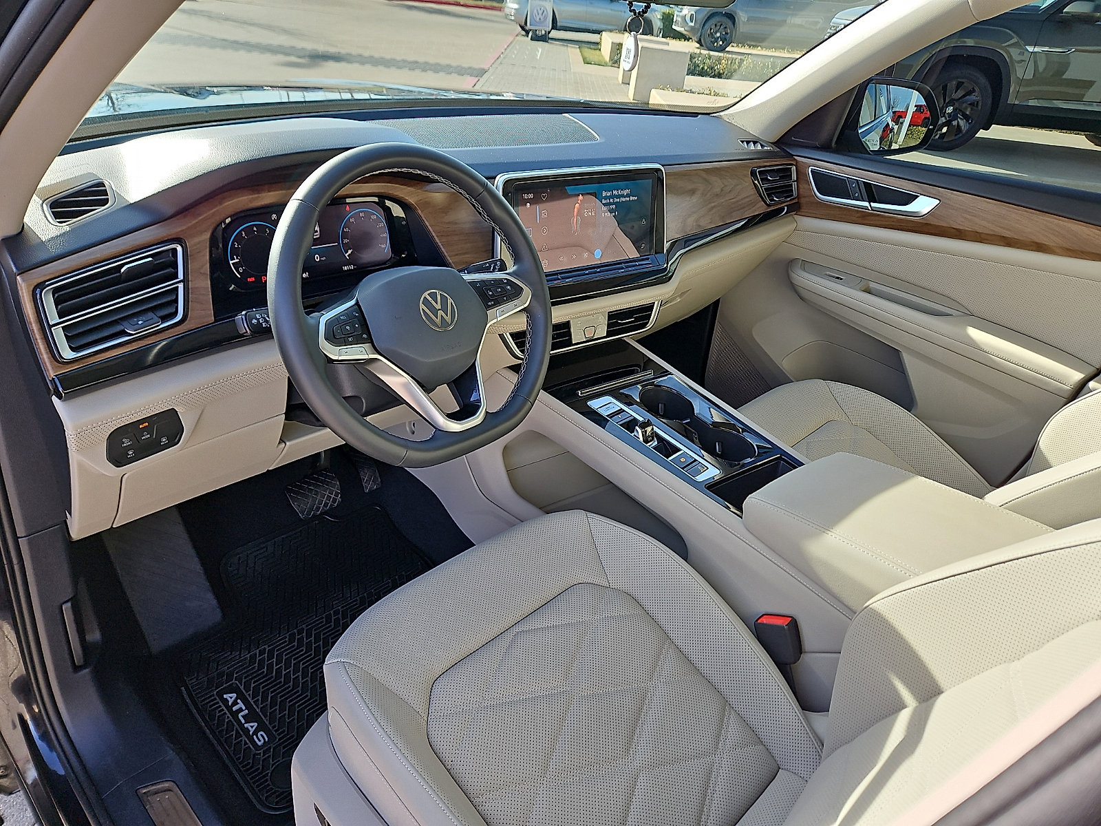 Used 2024 Volkswagen Atlas SE w/ Black Wheel Package image 12