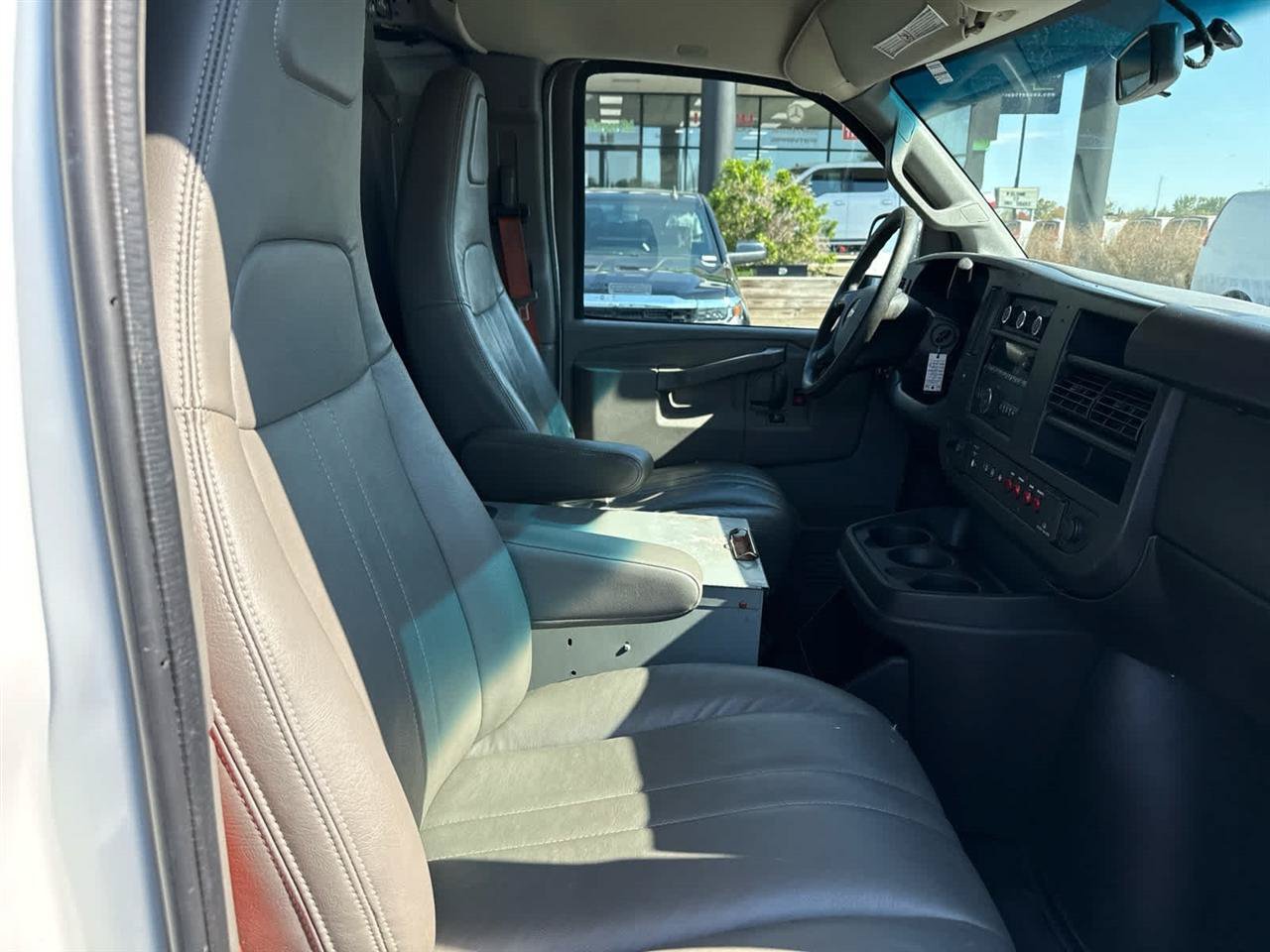 Used 2016 Chevrolet Express 2500 RWD image 18