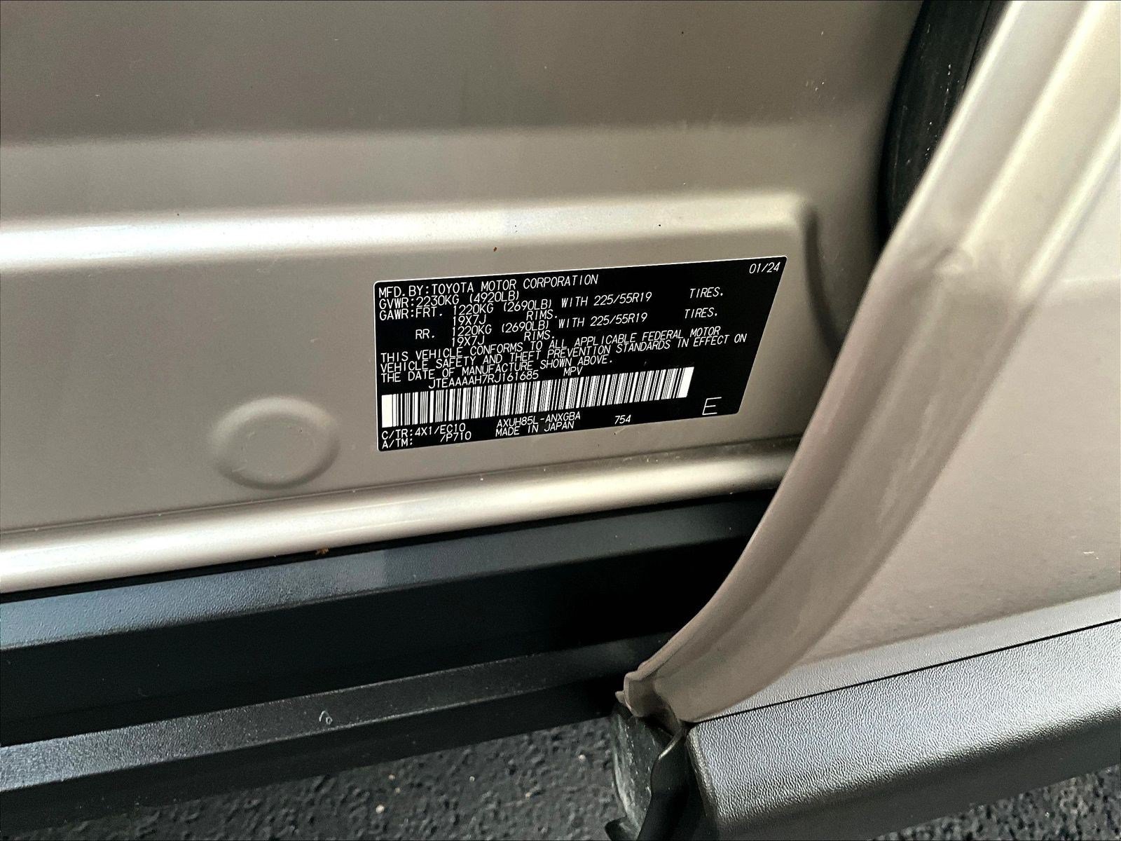 Used 2024 Toyota Venza XLE AWD/4WD image 19