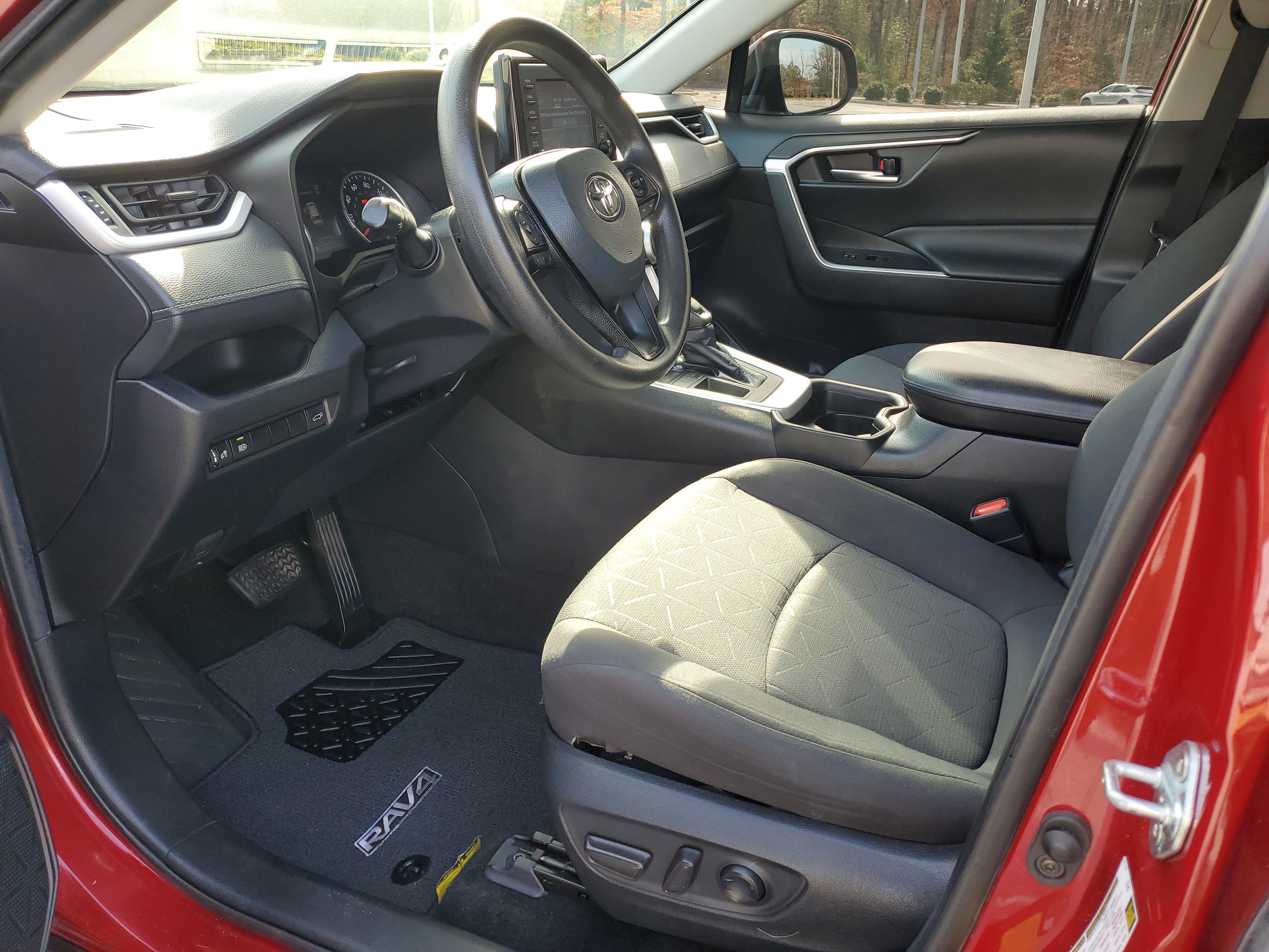 Certified 2021 Toyota RAV4 XLE w/ Convenience Package image 18