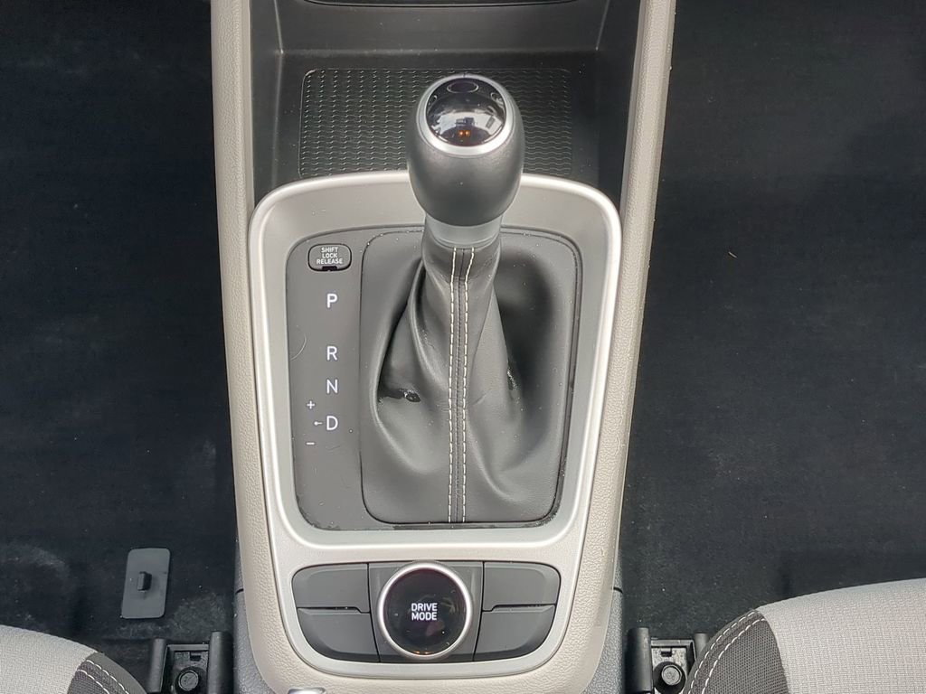 Used 2025 Hyundai Venue SEL image 23