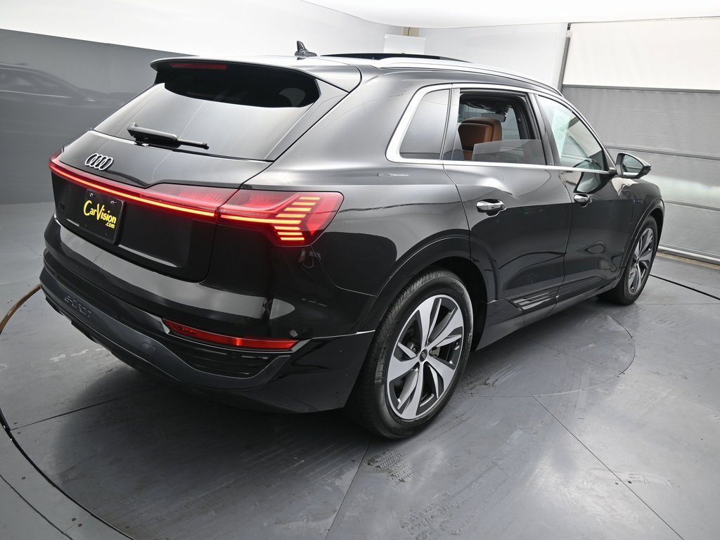 Used 2024 Audi Q8 e-tron Premium Plus image 13