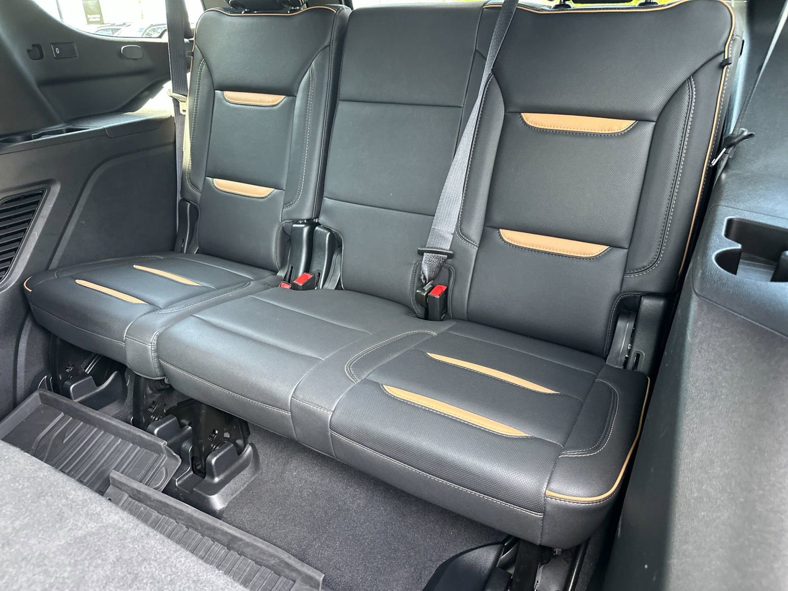 Used 2023 GMC Yukon AT4 w/ AT4 Premium Plus Package AWD/4WD image 16