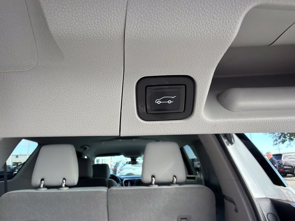 Used 2023 GMC Acadia SLE w/ Driver Convenience Package FWD image 14