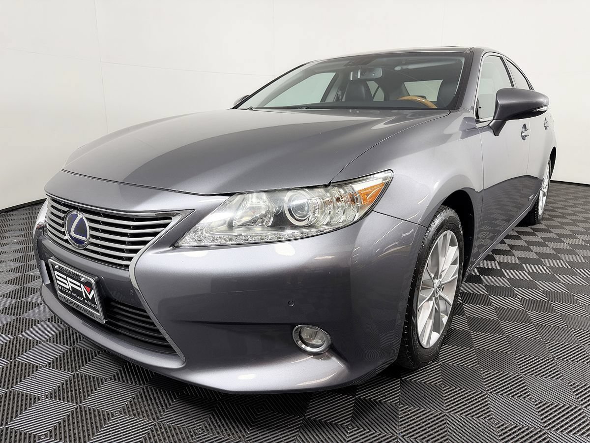 Used 2014 Lexus ES 300h w/ Luxury Package w/Bamboo Trim FWD image 3