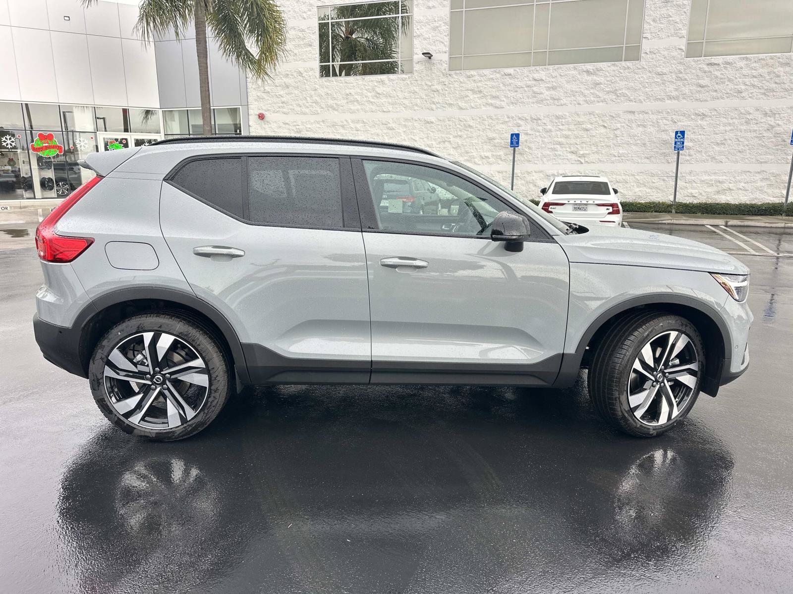 New 2026 Volvo XC40 B4 Plus w/ Climate Package FWD image 3