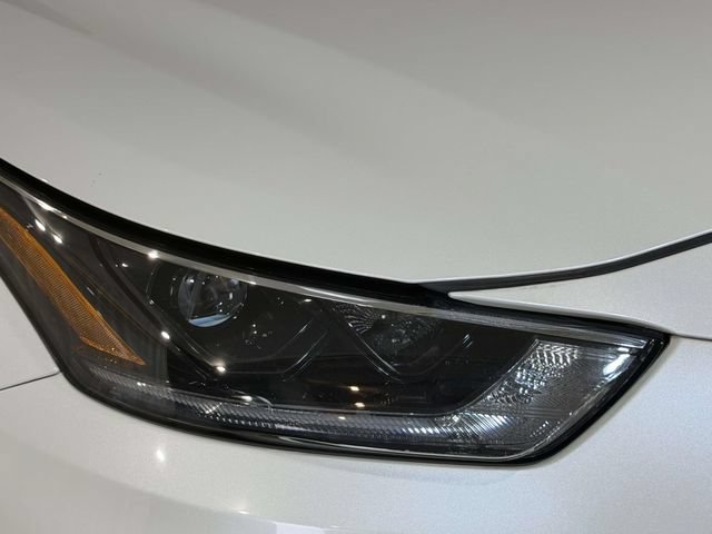 Used 2021 Toyota Highlander XLE AWD/4WD image 11