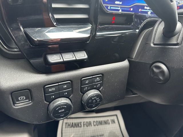Used 2022 Chevrolet Silverado 1500 ZR2 w/ Technology Package image 34